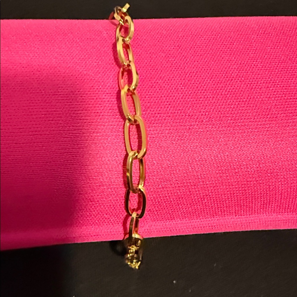 Elegant 18K Gold Played Chain Bracelet